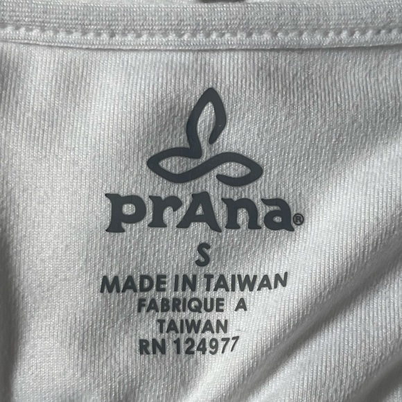 PRANA | Women’s Lark Twist Back Cutout Yoga Tank Top Shelf Bra White Small - Picture 6 of 7